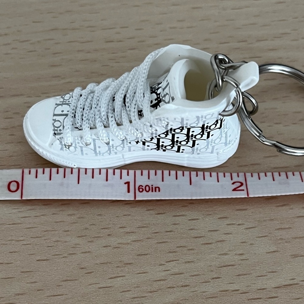 3D Mini White and Black Fashion Sneaker Keychain BNIB - Picture 13 of 14